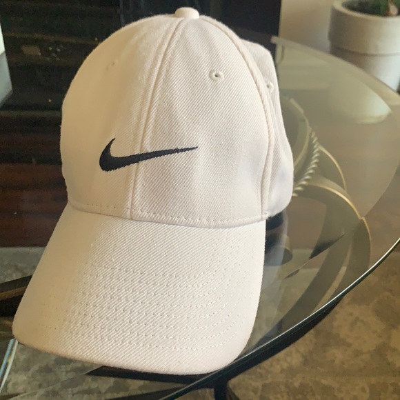 Nike Accessories - NIKE Women’s White Baseball Cap